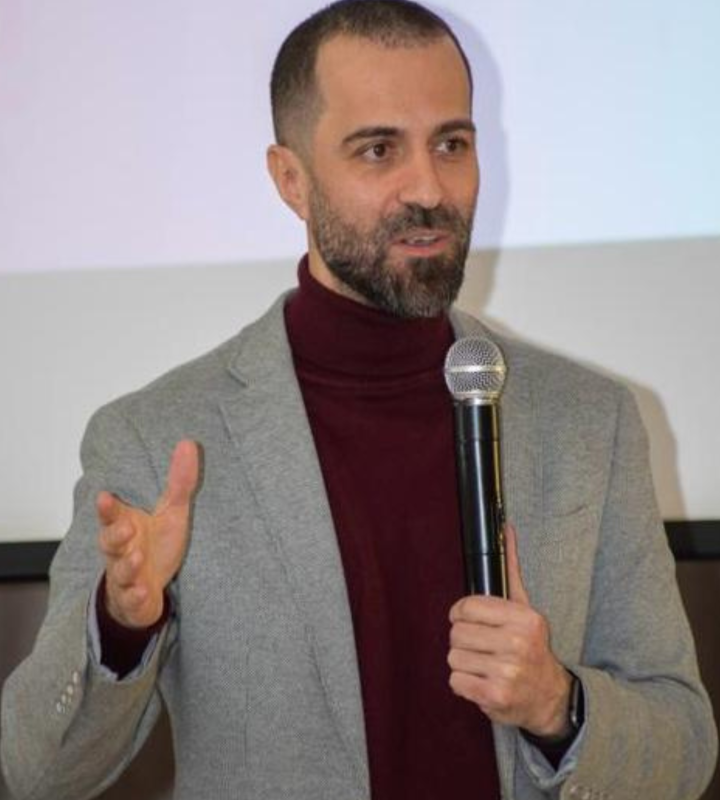 IULIAN PRIGOREANU – Poza prezentare IULIAN PRIGOREANU - Poza prezentare